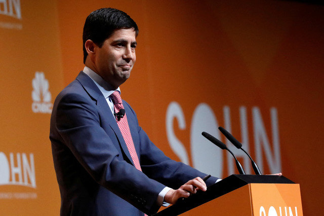 FOTO DE ARCHIVO: Kevin Warsh, miembro de Economía en la Hoover Institution y profesor de la Stanford Graduate School of Business, reacciona durante la Sohn Investment Conference en la ciudad de Nueva York, EE. UU., el 8 de mayo de 2017. REUTERS/Brendan Mcdermid/File Photo