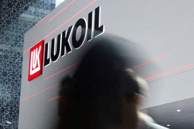 Carlyle tìm đối tác mua tài sản quốc tế của Lukoil