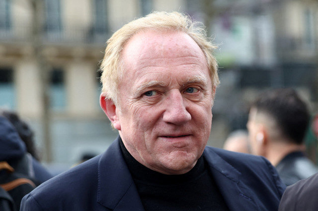 Francois-Henri Pinault llega para asistir a la ceremonia fúnebre del difunto exfutbolista, entrenador y comentarista de medios francés Rolland Courbis en la Iglesia de la Madeleine en París, Francia, el 14 de enero de 2026. REUTERS/Abdul Saboor