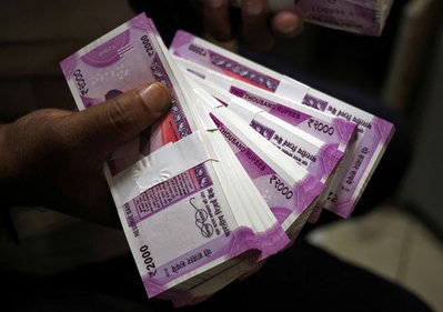Indian Rupee to Hold Narrow Range After Trump Trade Deal