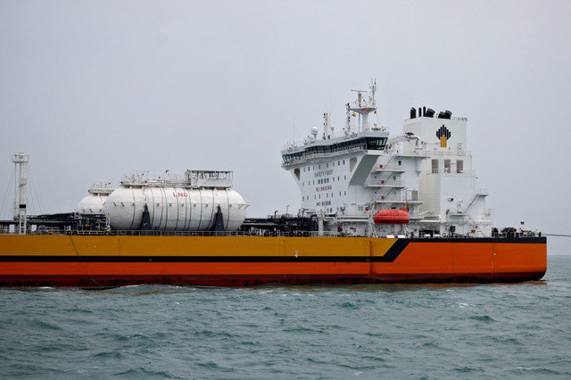 LNG-powered Russian vessel Vladimir Vinogradov unloads crude at the Deendayal Port in Vadinar in the western state of Gujarat, India, September 27, 2024. REUTERS/Amit Dave