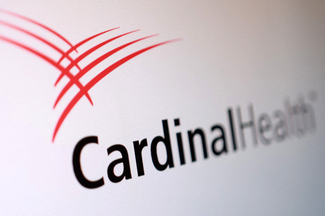 โลโก้ของ Cardinal Health ปรากฏในภาพประกอบนี้ซึ่งถ่ายเมื่อวันที่ 18 สิงหาคม 2025 REUTERS/Dado Ruvic/Illustration