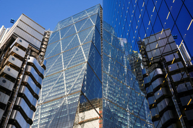 อาคาร Lloyd's อาคาร Leadenhall และอาคาร 52-54 Lime Street (หรือที่รู้จักในชื่อ The Scalpel) ตั้งอยู่ในย่านการเงินของกรุงลอนดอน ประเทศอังกฤษ เมื่อวันที่ 16 มกราคม 2026 REUTERS/Maja Smiejkowska/File Photo