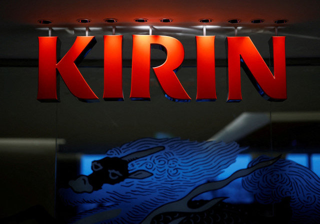 ภาพแฟ้มข่าว: โลโก้ Kirin ปรากฏที่สำนักงานใหญ่ของบริษัทในกรุงโตเกียว ประเทศญี่ปุ่น เมื่อวันที่ 28 สิงหาคม 2024 REUTERS/Issei Kato/File Photo
