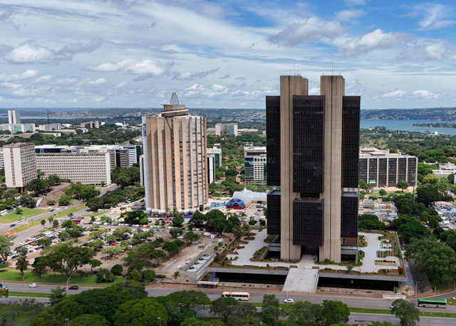 資料写真:2024年12月26日、ブラジルのブラジリアにあるブラジル中央銀行本部のドローンからの眺め。REUTERS/Ueslei Marcelino/File Photo