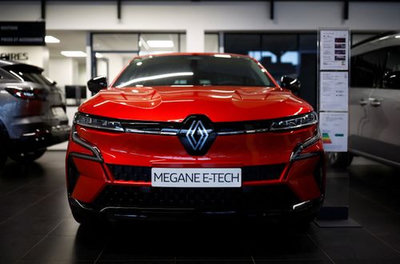 Renault bị yêu cầu ngừng bán hai mẫu xe Megane và Clio