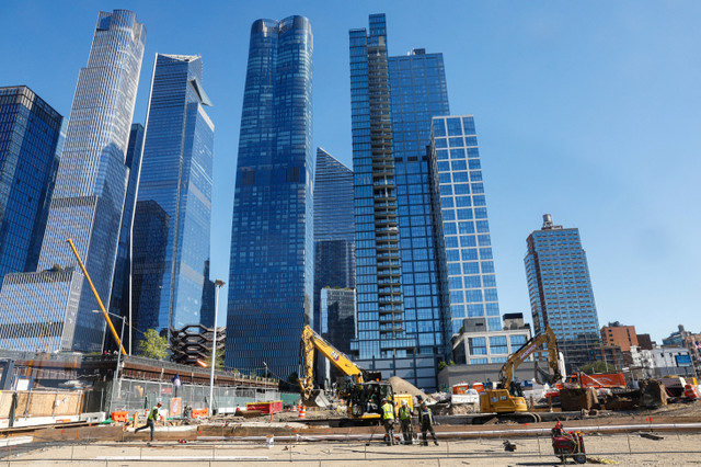 A construction crew works on the Manhattan Tunnel Project, part of the Hudson Tunnel Project, in New York City, U.S., October 1, 2025. The U.S. government has paused some funds for major transit projects in New York, including the Hudson Tunnel and the Second Avenue Subway, while the Department of Transportation reviews whether any small-business contractors are engaged in. FILE PHOTO