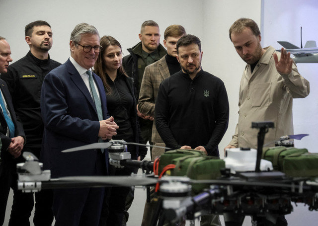British Prime Minister Keir Starmer and Ukraine's President Volodymyr Zelenskiy attend a presentation of Ukrainian military drones at an undisclosed location in Ukraine on January 16, 2025, amid Russia's attack on the country. REUTERS/Oleksandr Ratushniak/File Photo