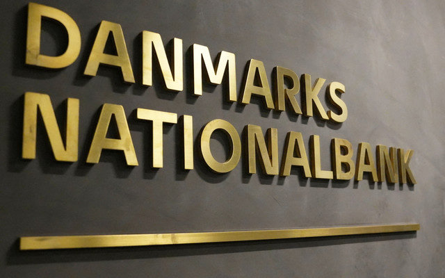 اسم Danmarks Nationalbank داخل مكاتبه في كوبنهاغن، الدنمارك، 3 ديسمبر 2025. REUTERS/Tom Little