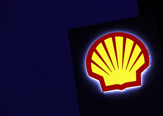 ภาพแฟ้ม: โลโก้ของบริษัทน้ำมันและก๊าซ Shell ปรากฏที่สถานีชาร์จในกรุงบรัสเซลส์ ประเทศเบลเยียม เมื่อวันที่ 13 พฤศจิกายน 2024 REUTERS/Yves Herman/File Photo