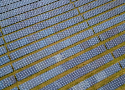 英国の再生可能エネルギー入札で太陽光が過去最大を更新し2030年の脱炭素化目標達成へ大きく前進
