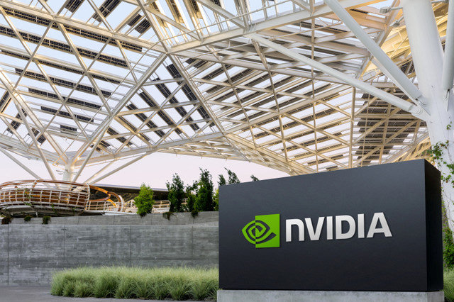 2022年5月、カリフォルニア州サンタクララにある本社に掲げられたNVIDIAのロゴ。Courtesy NVIDIA/Handout via REUTERS THIS IMAGE HAS BEEN SUPPLIED BY A THIRD PARTY. MANDATORY CREDIT/File Photo