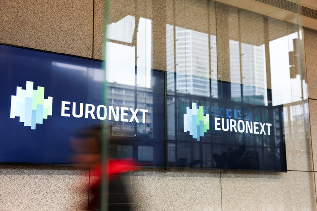 El logotipo de Euronext se muestra digitalmente en la bolsa de valores Euronext en el distrito de negocios de La Defense en París, Francia, el 10 de marzo de 2025. REUTERS/Benoit Tessier