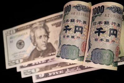 Iene e dólar australiano avançam com foco em dados dos EUA