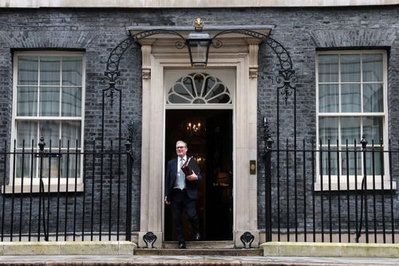 Sterling gains as political pressure on Starmer eases