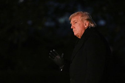 Trump muốn Mỹ hưởng lãi suất thấp nhờ tăng trưởng việc làm