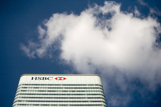 資料写真:2008年10月8日、ロンドンのカナリー・ワーフにあるHSBCビル。REUTERS/Kevin Coombs/File Photo