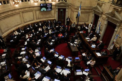 アルゼンチン上院がミレイ大統領の労働改革法案を可決し経済の自由化に向けた市場開放路線を一段と加速させる
