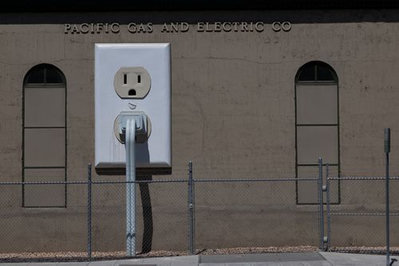 PG&E raises 2026 profit forecast on data center demand