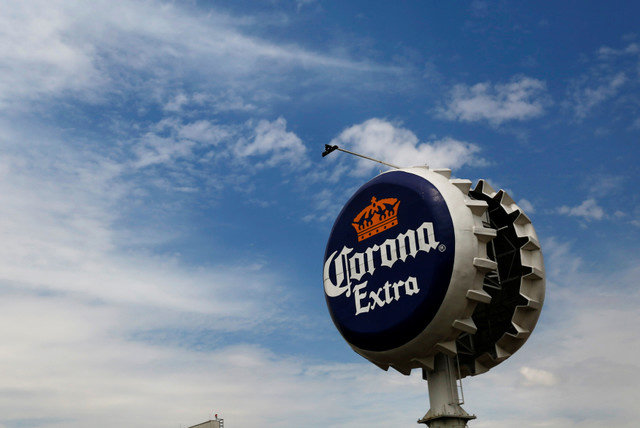 The logo of Corona beer produced by Group Modelo is seen in Mexico City on February 17, 2015. REUTERS/Edgard Garrido/File Photo