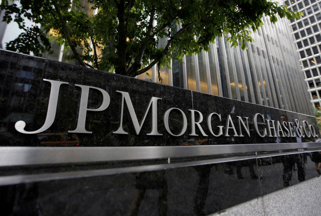 FILE PHOTO: A view of the exterior of the JP Morgan Chase & Co. corporate headquarters in New York City on May 20, 2015. REUTERS/Mike Segar/File Photo