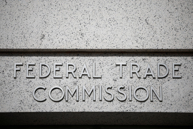 لقطة للافتات في مقر لجنة التجارة الفيدرالية (FTC) في واشنطن العاصمة، الولايات المتحدة، 24 نوفمبر 2024. REUTERS/Benoit Tessier