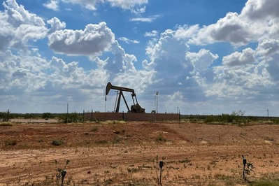 El petróleo cae por previsiones de oferta y menor demanda
