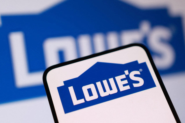 Un logotipo de Lowe's aparece en esta ilustración tomada el 18 de agosto de 2025. REUTERS/Dado Ruvic/Illustration