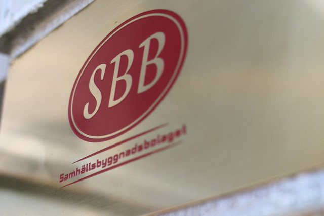 يظهر شعار شركة SBB في مقر الشركة في ستوكهولم، السويد، في 14 سبتمبر 2023. REUTERS/Marie Mannes