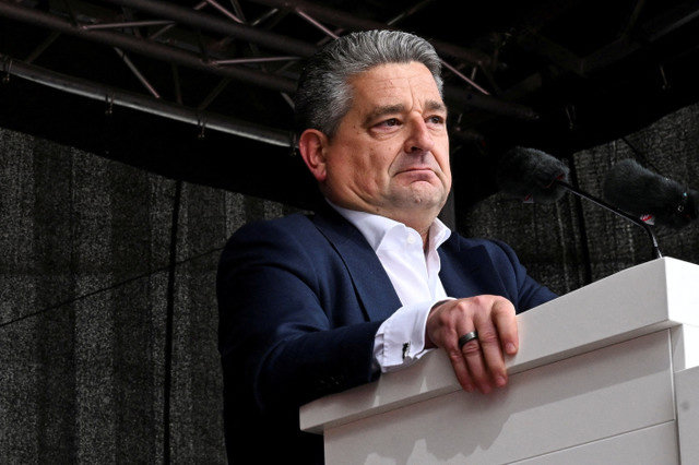 ภาพแฟ้ม: Miguel Angel Lopez Borrego ซีอีโอของ ThyssenKrupp แสดงท่าทางขณะกล่าวสุนทรพจน์ในการชุมนุมของคนงานเหล็ก Thyssenkrupp ในการประท้วงของสหภาพแรงงาน IG Metall ที่เมืองเอสเซน ประเทศเยอรมนี เมื่อวันที่ 23 พฤษภาคม 2024 REUTERS/Jana Rodenbusch/File Photo