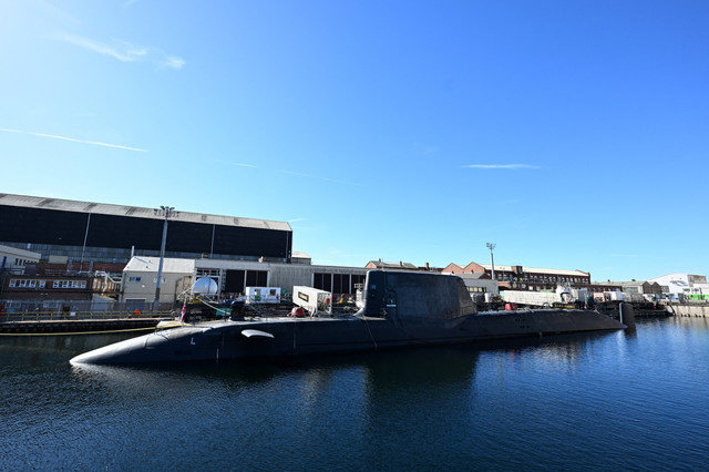 O HMS Agamemnon, um submarino de propulsão nuclear da classe Astute, é visto no estaleiro da BAE Systems em Barrow-in-Furness, Grã-Bretanha, em 22 de setembro de 2025. Paul Ellis/Pool via REUTERS