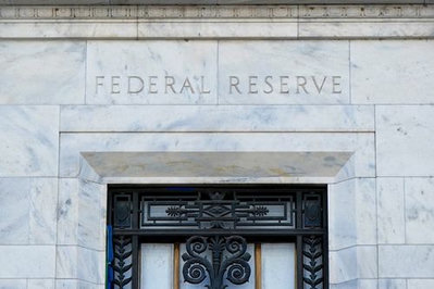 Fed Minutes to Detail Rate Hold and Economic Risk Balance