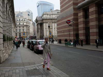 UK pay settlements rise to 3.2 percent in early 2026