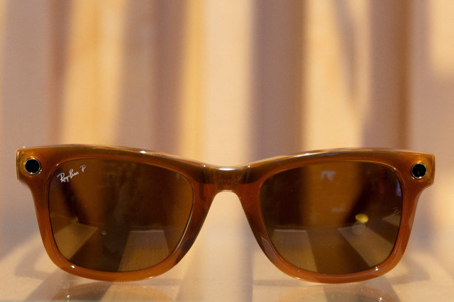 ẢNH TƯ LIỆU: Kính mát Ray-Ban Meta được trưng bày tại sự kiện thường niên Meta Connect ở trụ sở chính của công ty tại Menlo Park, California, Hoa Kỳ, ngày 24 tháng 9 năm 2024. REUTERS/Manuel Orbegozo/File Photo
