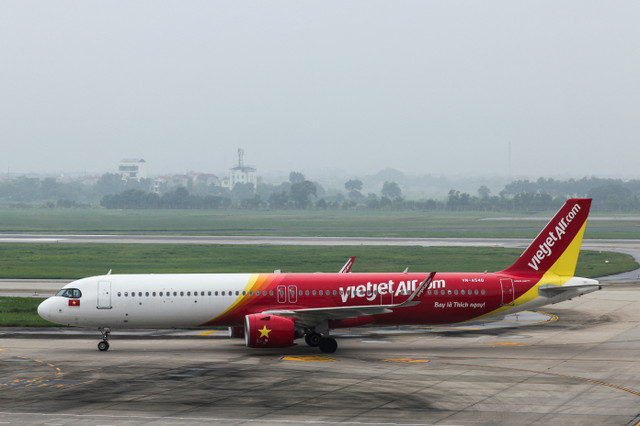 An airplane of VietJet Airline is seen at Noi Bai International Airport in Hanoi, Vietnam, on May 28, 2025. REUTERS/Chalinee Thirasupa