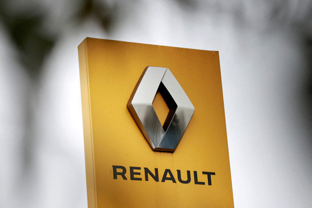 ภาพแฟ้ม: โลโก้ของ Renault ผู้ผลิตรถยนต์สัญชาติฝรั่งเศส ปรากฏที่หน้าตัวแทนจำหน่ายในเมือง Villepinte ใกล้กรุงปารีส ประเทศฝรั่งเศส เมื่อวันที่ 22 มกราคม 2025 REUTERS/Abdul Saboor/File Photo