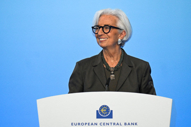 ẢNH TƯ LIỆU: Chủ tịch Ngân hàng Trung ương Châu Âu (ECB) Christine Lagarde có biểu cảm khi phát biểu trước báo giới sau cuộc họp Hội đồng Quản trị ECB tại trụ sở ECB ở Frankfurt, Đức, ngày 5 tháng 2 năm 2026. REUTERS/Jana Rodenbusch/File Photo