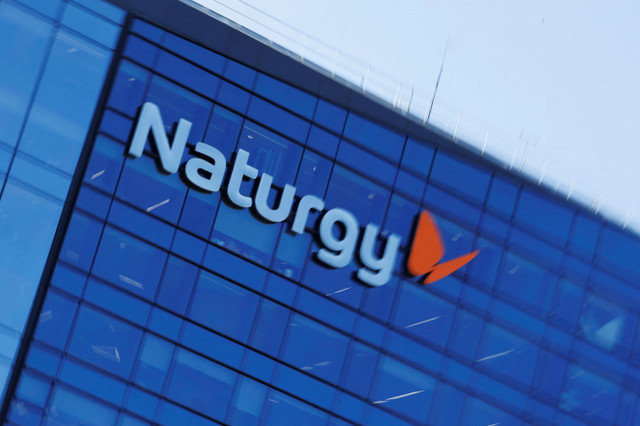 شعار شركة الطاقة الإسبانية "Naturgy" يظهر في مقرها الرئيسي في مدريد، إسبانيا، 16 أبريل 2024. REUTERS/Susana Vera