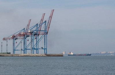Russian strikes hit Ukraine grain and iron ore exports
