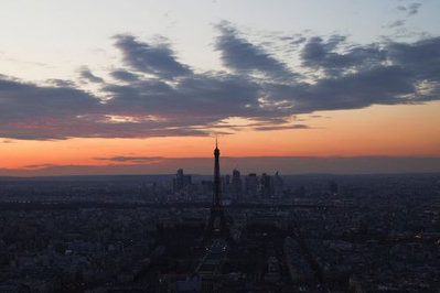 França deve cortar gastos para conter o déficit público