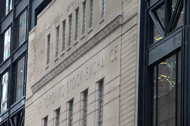 Mặt tiền Art Deco của tòa nhà Sở giao dịch chứng khoán Toronto ban đầu được nhìn thấy trên phố Bay ở Toronto, Ontario, Canada vào ngày 23 tháng 1 năm 2019. REUTERS/Chris Helgren