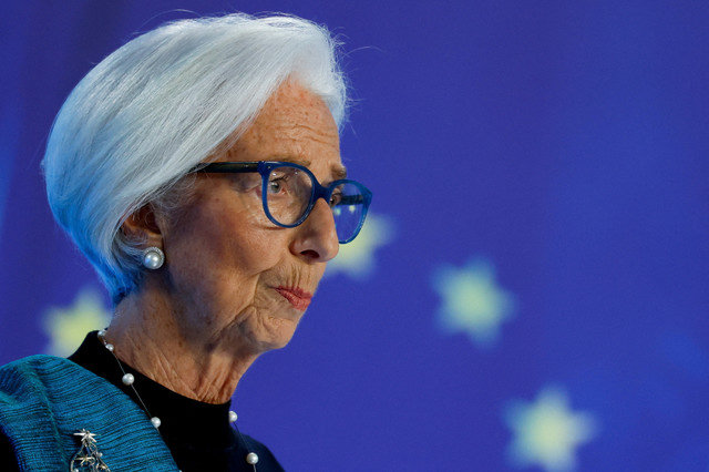 European Central Bank (ECB) President Christine Lagarde addresses the media after the ECB's Governing Council meeting at the ECB headquarters in Frankfurt, Germany, December 18, 2025. REUTERS/Heiko Becker/File Photo