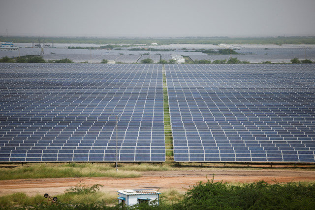 Una vista general de los paneles solares en el Parque Solar de Gujarat, también llamado Parque Solar Charanka, en el distrito de Patan en Gujarat, India, el 12 de septiembre de 2024. REUTERS/Amit Dave