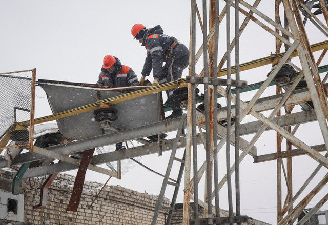 Workers repair a power substation damaged by a recent Russian drone and missile strike, amid Russia's attack on Ukraine, in Kharkiv, Ukraine, February 20, 2026. REUTERS/Vyacheslav Madiyevskyy