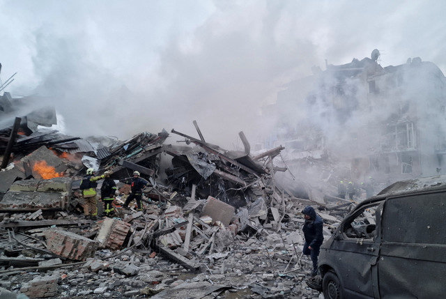 Firefighters work at the site of an apartment building hit by a Russian air strike in Kharkiv, Ukraine, on January 2, 2026, amid Russia's attack on the country. REUTERS/Vyacheslav Madiyevskyy/File Photo