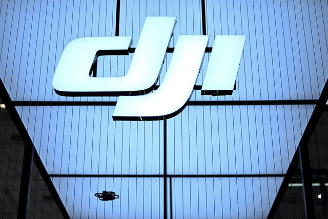 El logotipo de DJI se exhibe en el día de la inauguración de la feria tecnológica e industrial Innovation For All (IFA) en Berlín, Alemania, el 5 de septiembre de 2025. REUTERS/Annegret Hilse