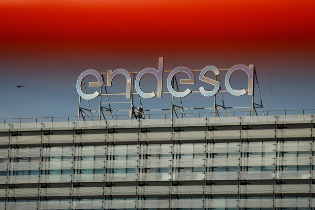 FILE PHOTO: The logo of Spanish power company Endesa is seen atop its headquarters in Madrid, Spain, on October 28, 2025. REUTERS/Susana Vera/File Photo