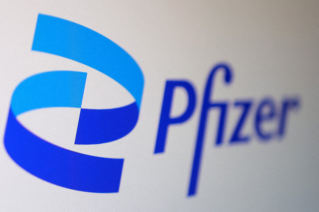Logo Pfizer được nhìn thấy trong hình minh họa chụp ngày 3 tháng 8 năm 2025. REUTERS/Dado Ruvic/Illustration/File Photo