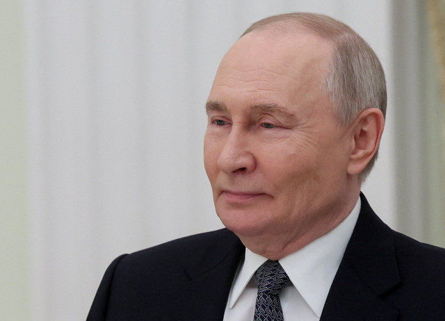 O presidente russo Vladimir Putin participa de uma reunião com o ministro das Relações Exteriores do Vietnã, Le Hoai Trung, em Moscou, Rússia, em 24 de fevereiro de 2026. Maxim Shipenkov/Pool via REUTERS