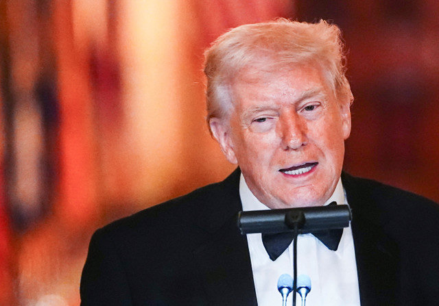 O presidente dos EUA, Donald Trump, discursa enquanto oferece um jantar para governadores na Casa Branca, em Washington D.C., EUA, em 21 de fevereiro de 2026. REUTERS/Aaron Schwartz